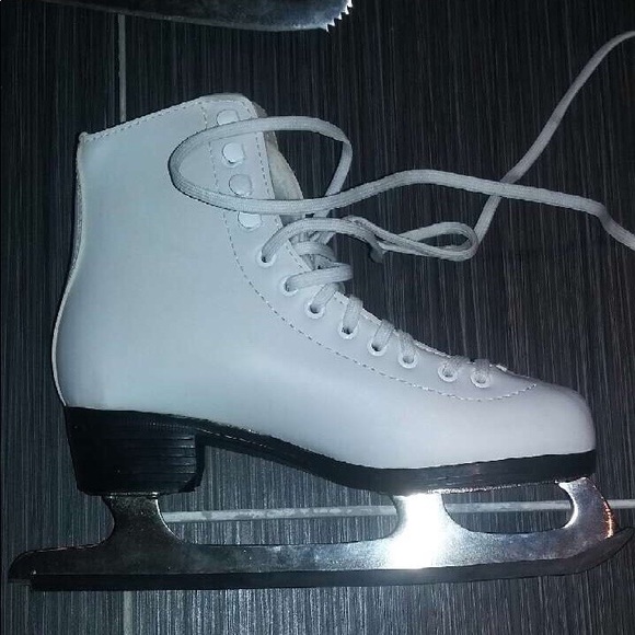 Girls Skates - Picture 1 of 2